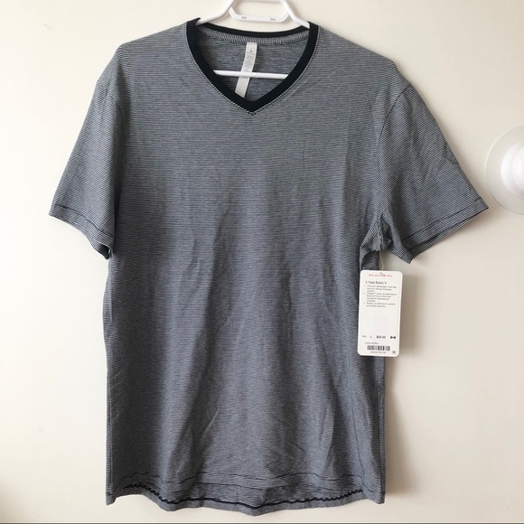 Lululemon 5 Year Basic V - Picture 3 of 6